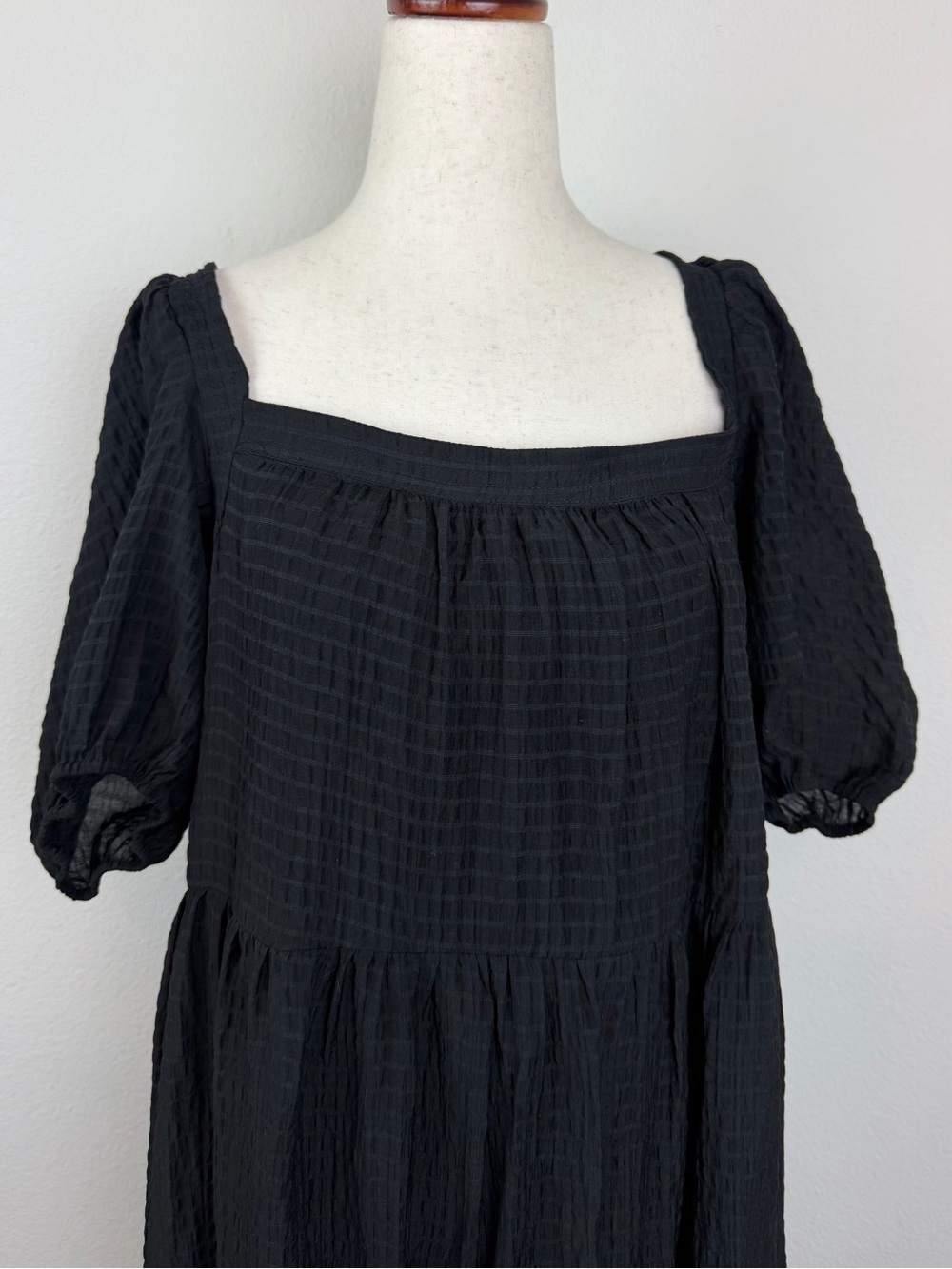By Anthropologie Tiered Puff-Sleeve Maxi Dress in Black Size Large - Picture 6 of 14